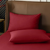 taie d'oreiller en tissu impermeable rouge